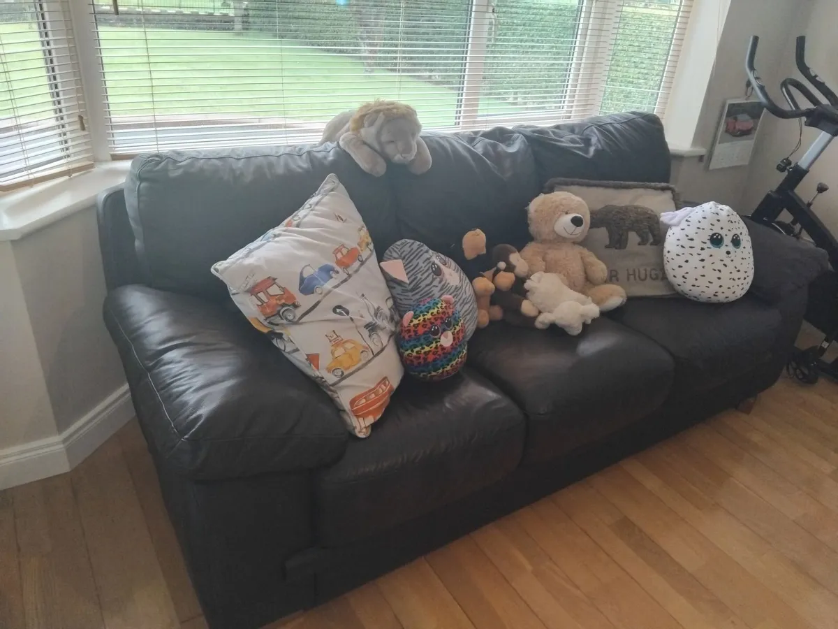 2 Leather Sofas (3+2 seaters) - Image 2