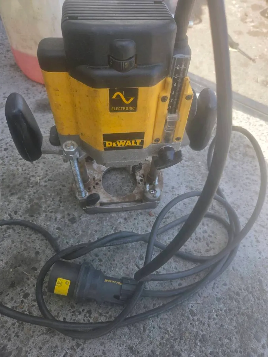 Dewalt dwe625 electric router - Image 1