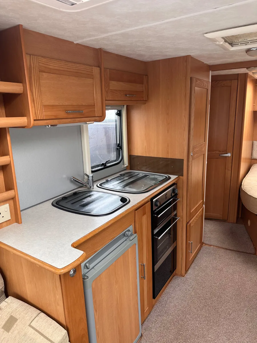 ✨COMPASS MAGNUM 4 BERTH FIXED BED✨ - Image 4