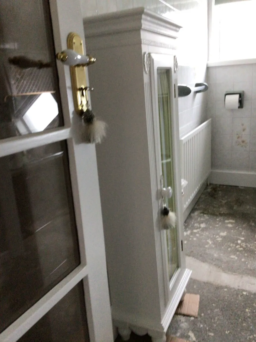 Cabinet - Image 3