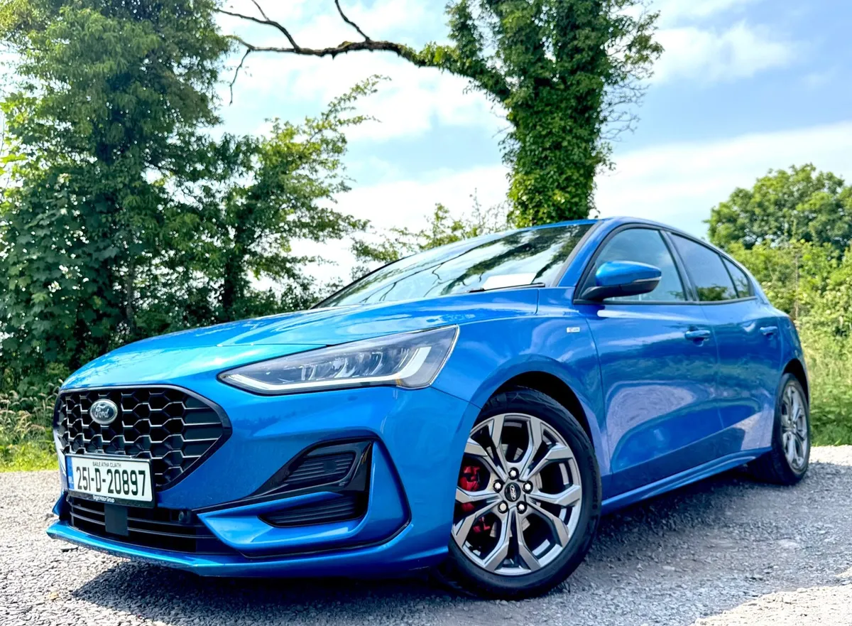 2025 Ford Focus ST-line - Image 1