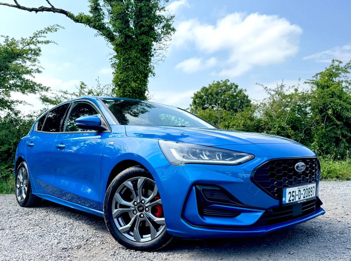 2025 Ford Focus ST-line - Image 2