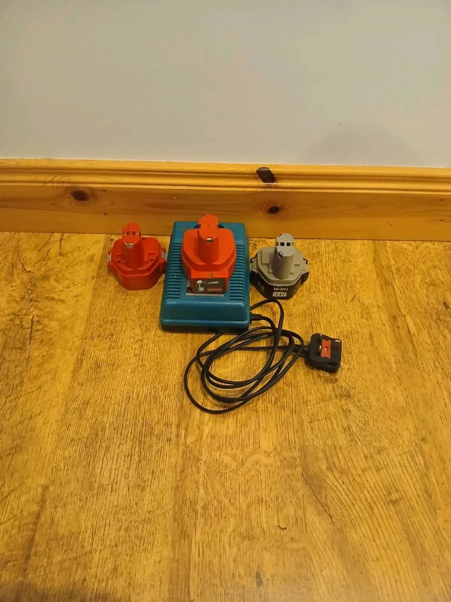 Makita 12v charger and batteries