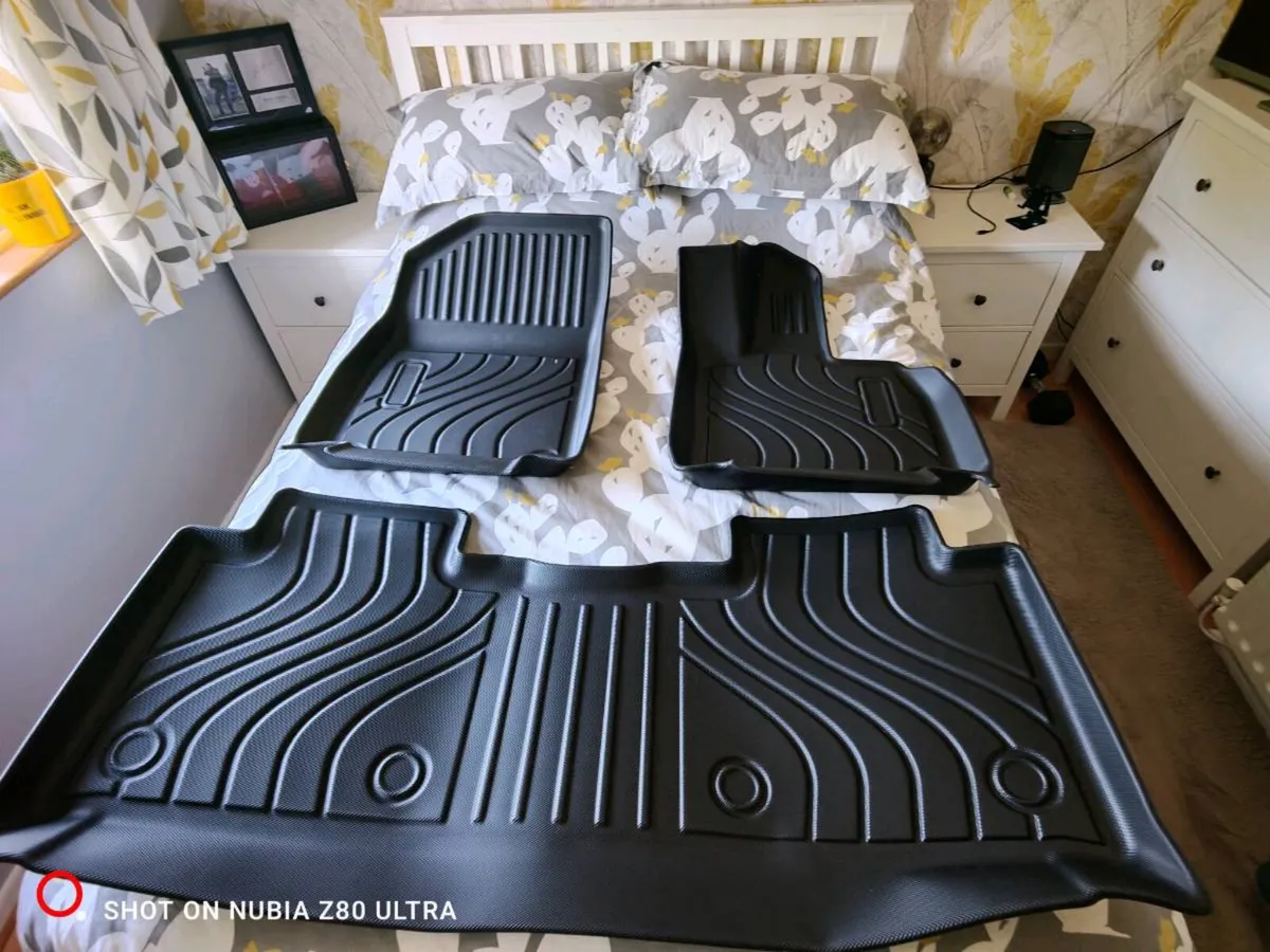 Xping g6 floor mats and assoriers - Image 1