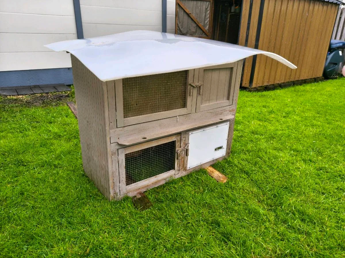 Heavy Duty Insulated All-Season Rabbit Hutch - Image 1