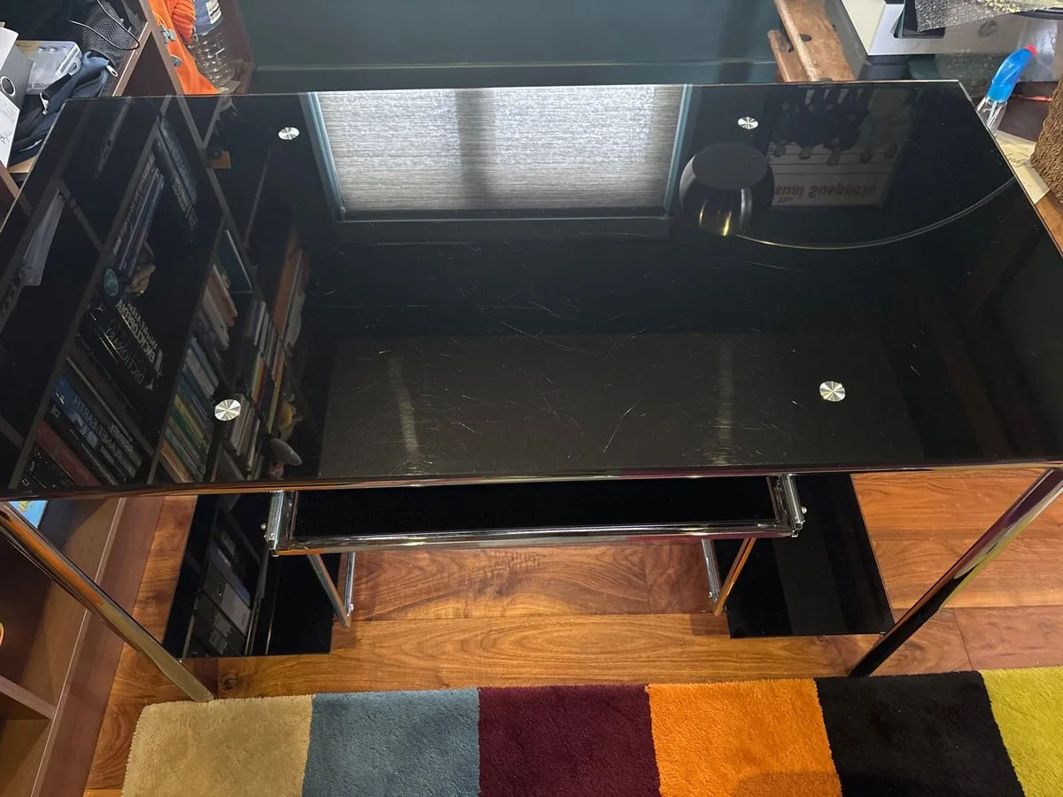 Desk - Image 4