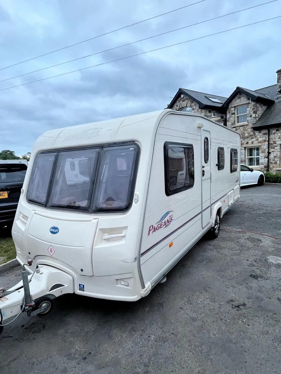 ✨STUNNING BAILEY PAGEANT 4 BERTH FIXED✨ - Image 1