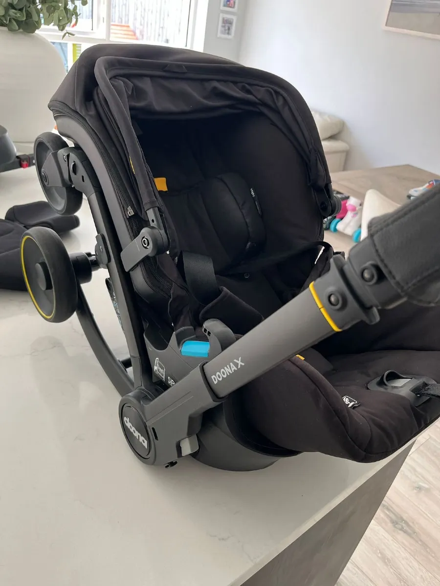 Doona X Car Seat & Stroller With ISOFIX base - Image 3