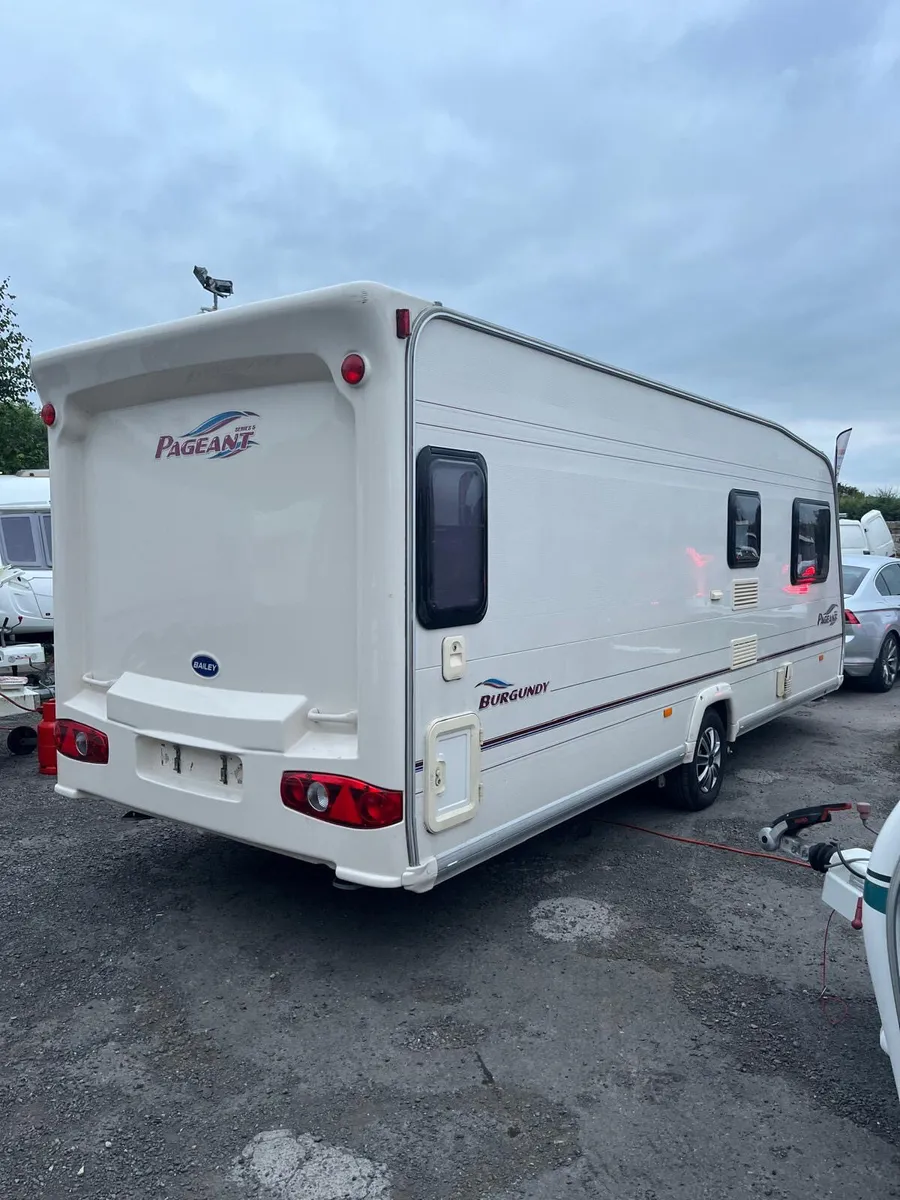✨STUNNING BAILEY PAGEANT 4 BERTH FIXED✨ - Image 2