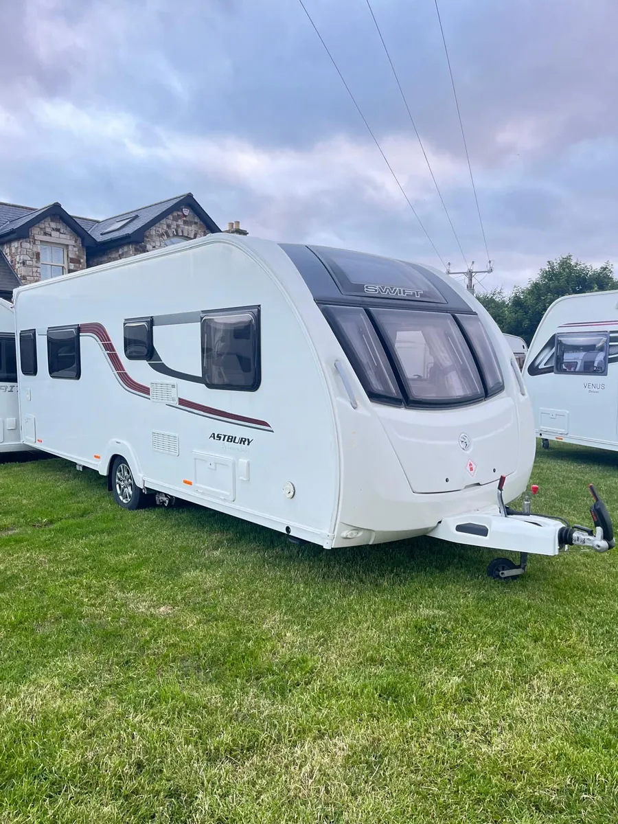 ✨2017 SWIFT ASTBURY 4 BERTH FIXED BED✨ - Image 1