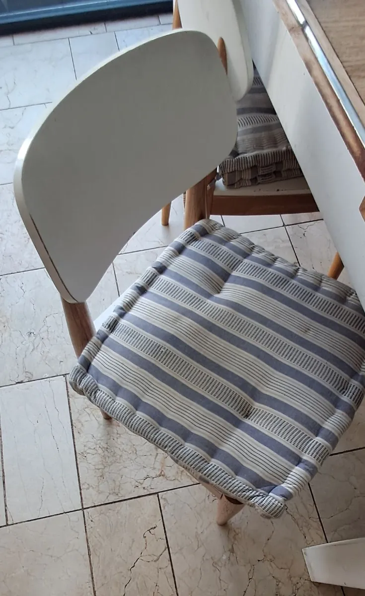 Dining room table - Image 2