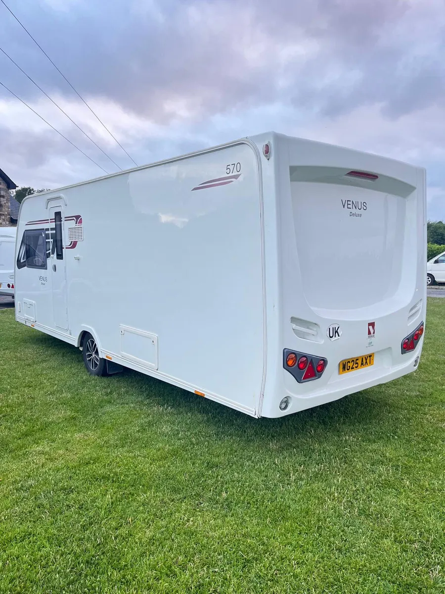✨2019 LUNAR VENUS DELUXE 4 BERTH ISLAND BED✨ - Image 2
