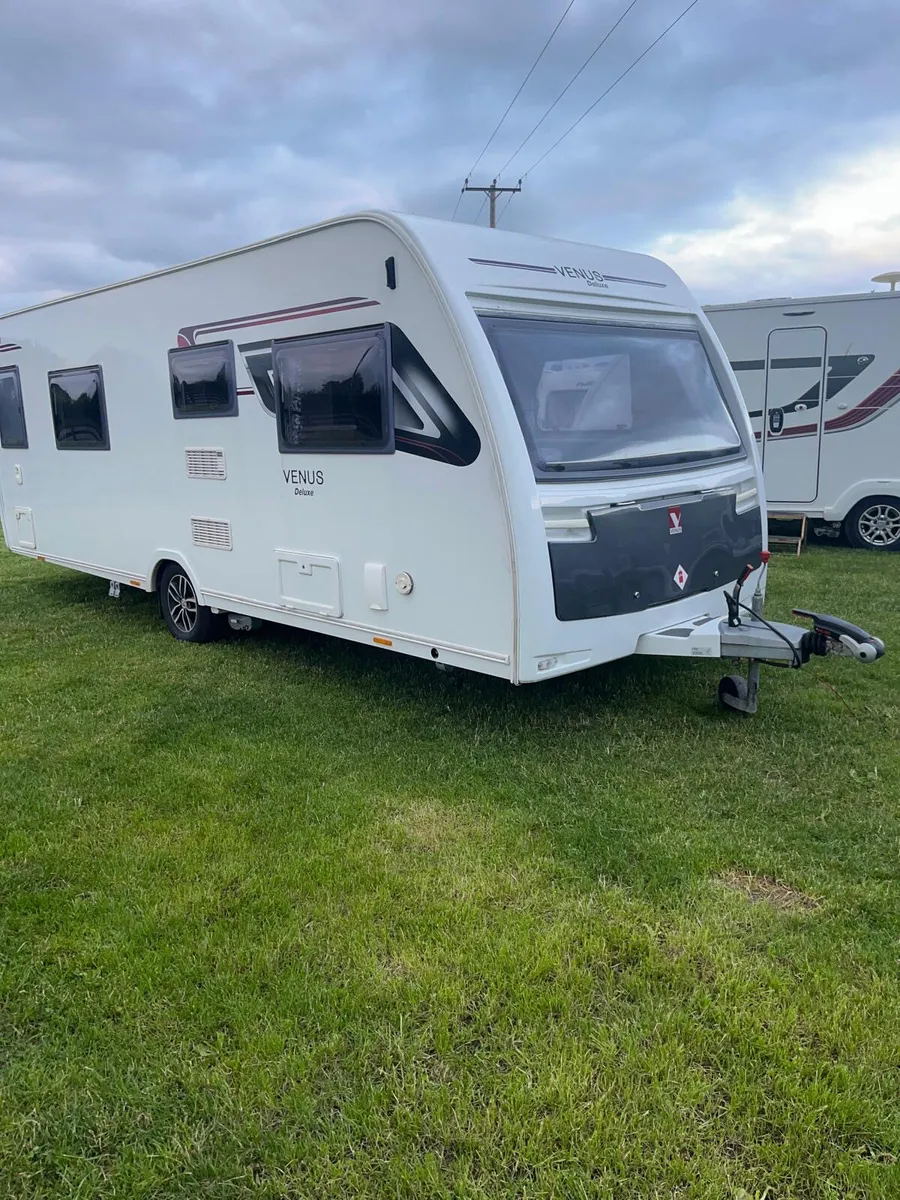 ✨2019 LUNAR VENUS DELUXE 4 BERTH ISLAND BED✨ - Image 1