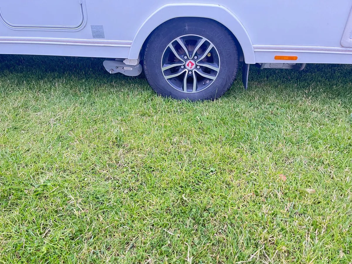 ✨2019 LUNAR VENUS DELUXE 4 BERTH ISLAND BED✨ - Image 3