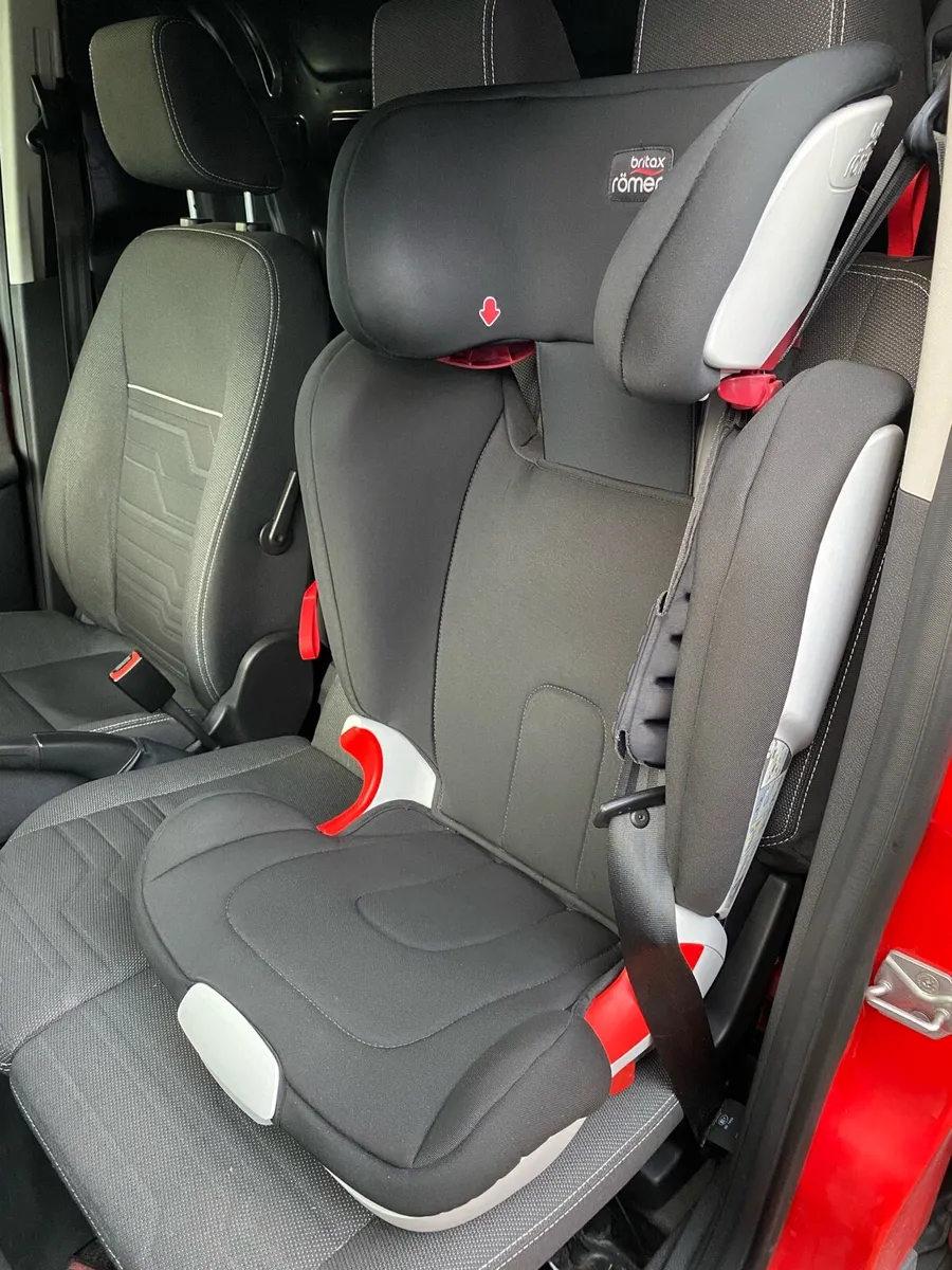 Car seat - Image 1