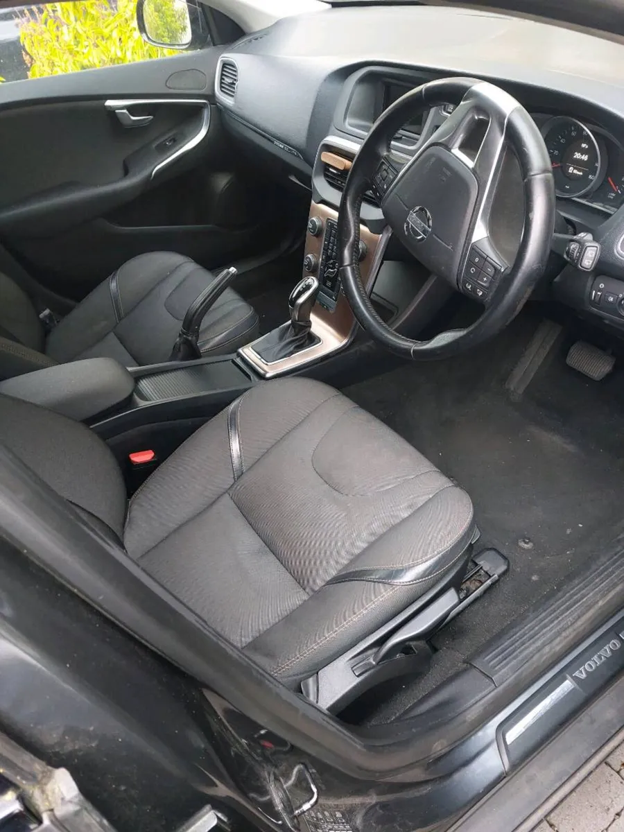 Volvo V40 - Image 4