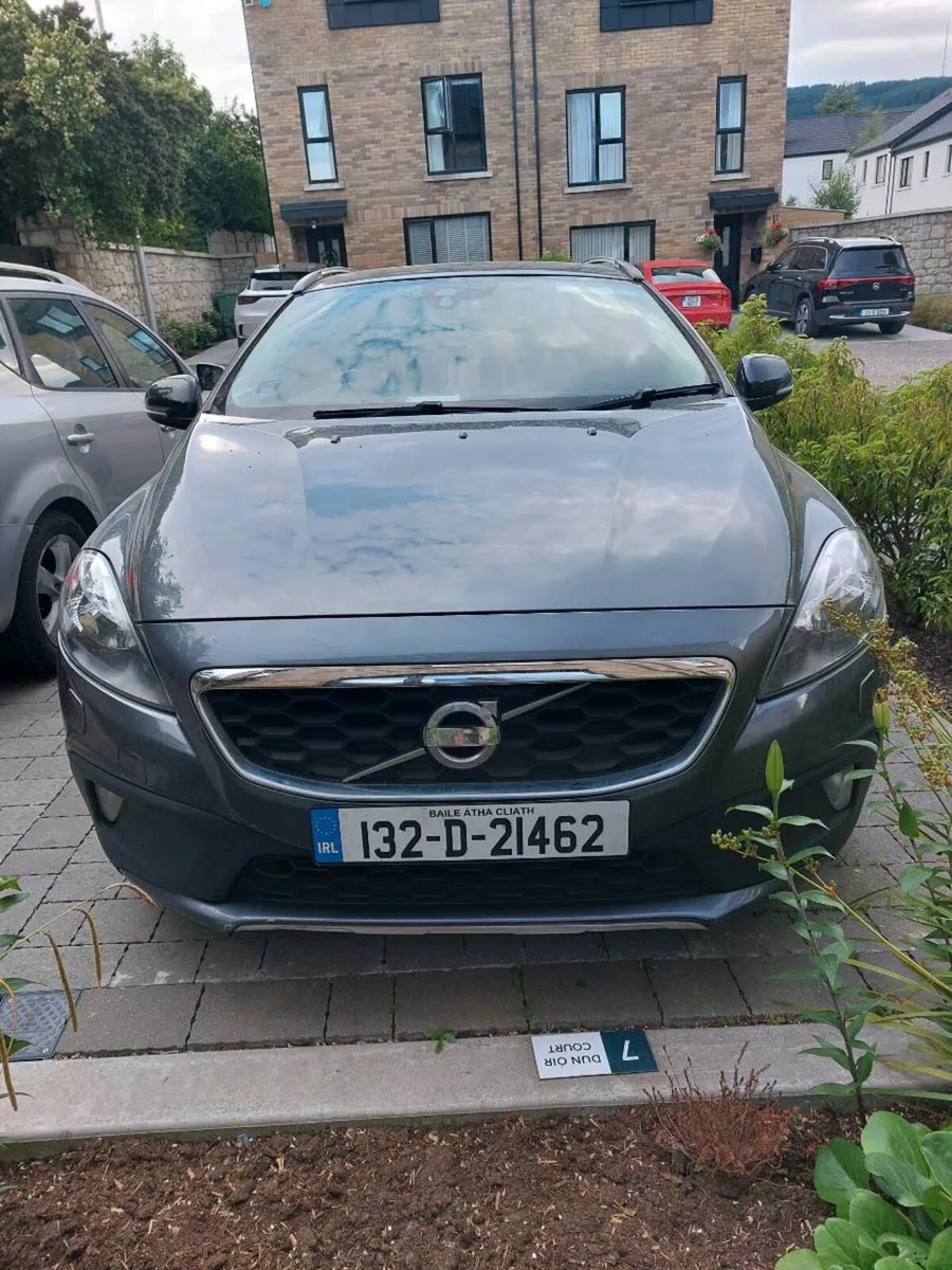 Volvo V40 - Image 1
