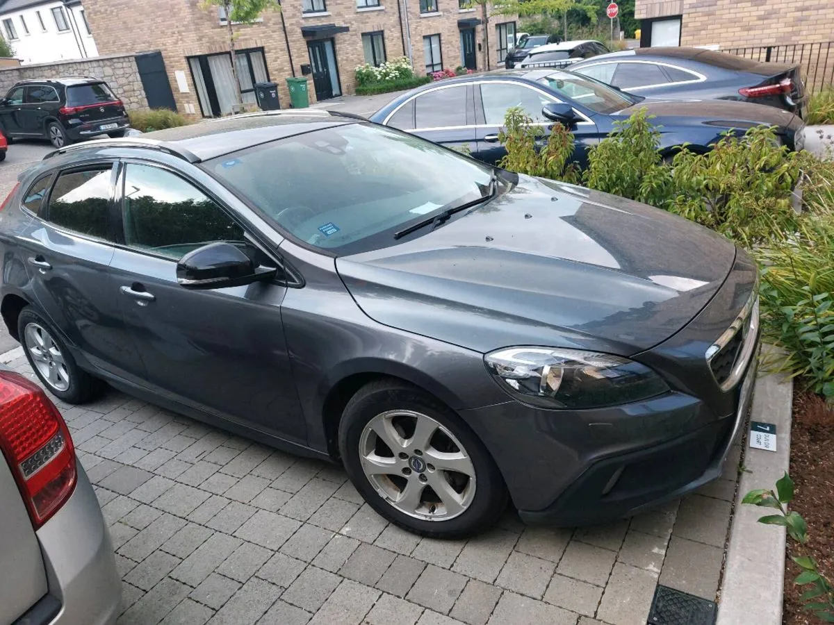 Volvo V40 - Image 2