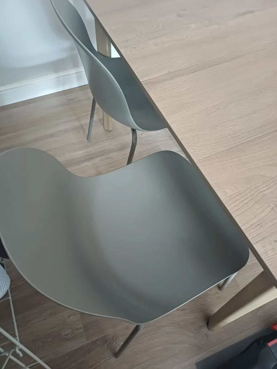 Kitchen Table and chairs - Image 3