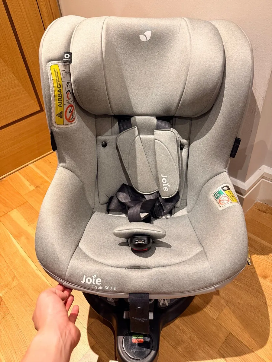 Joie ISOFIX car seat - Image 1