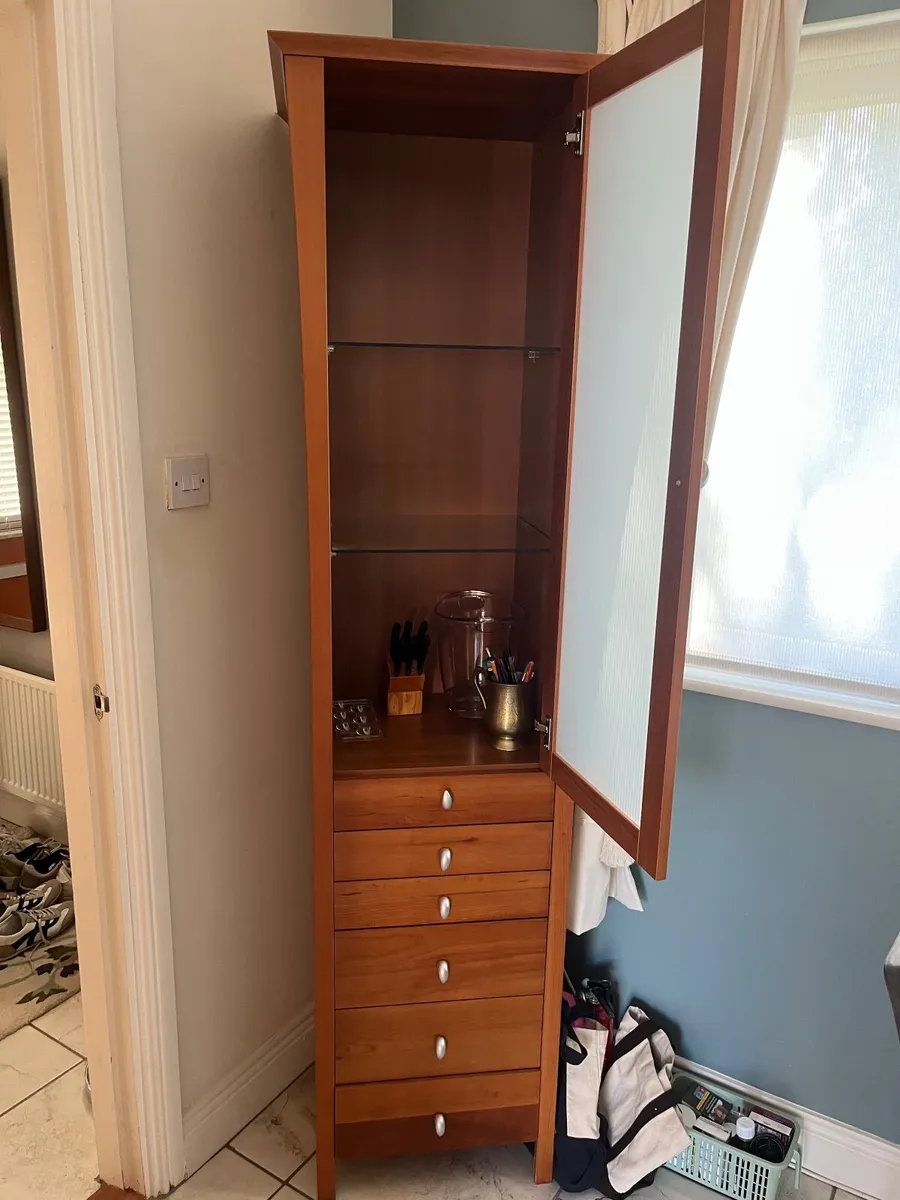 Cabinet - Image 1