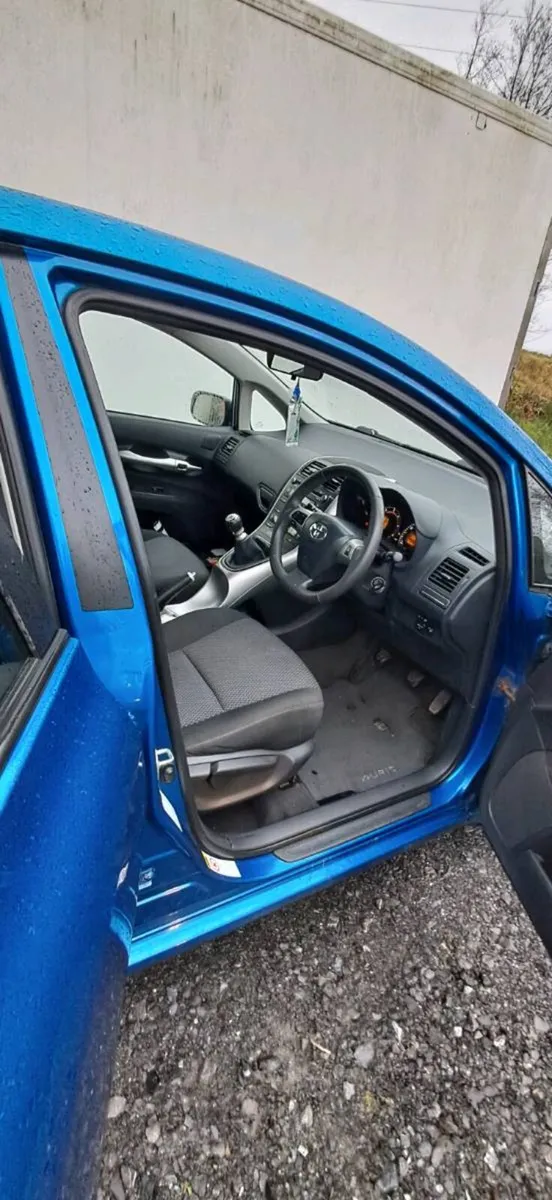 2010 auris Tr model diesel - Image 2