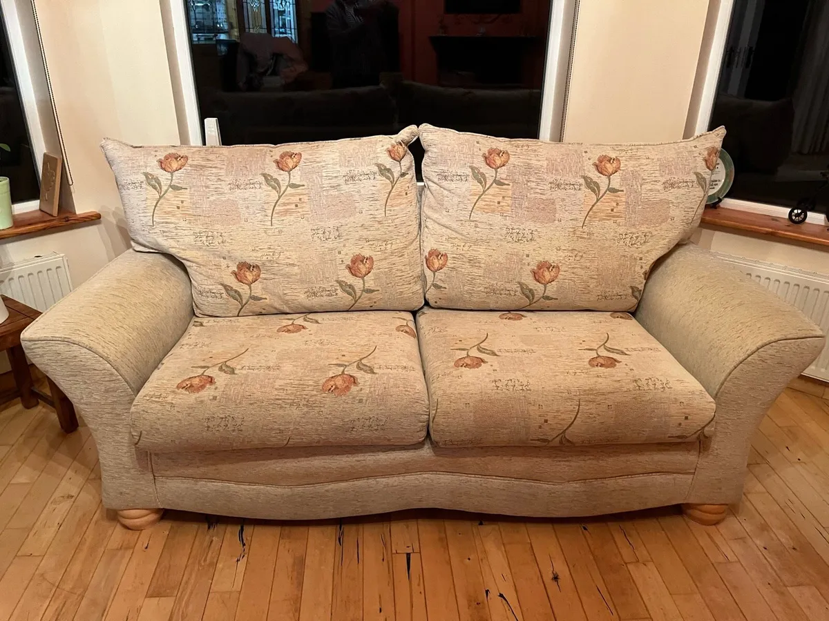 3 seater sofa and 2 chairs - Image 2