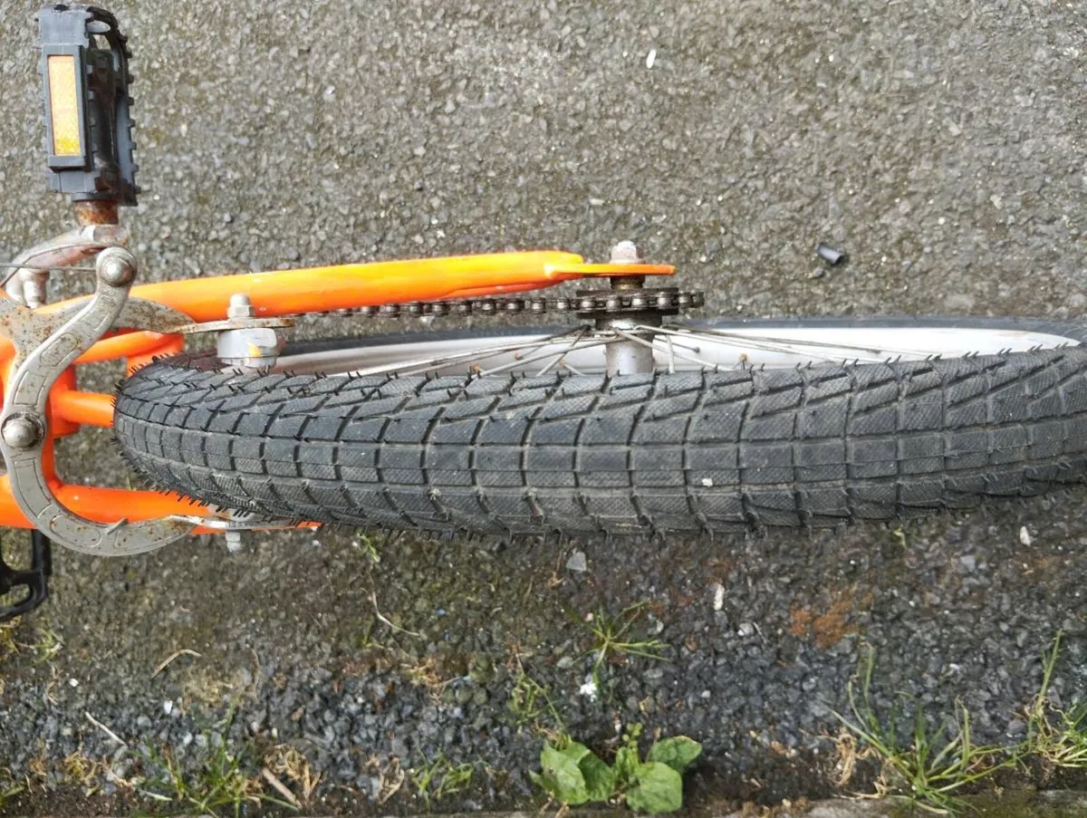 Girls 20inch bike - Image 3