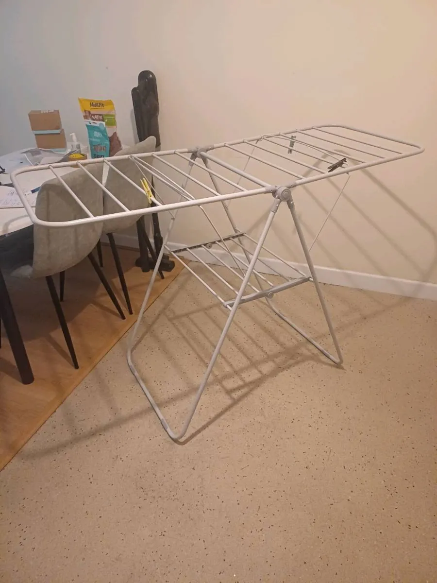 Clothes hanger - Image 1