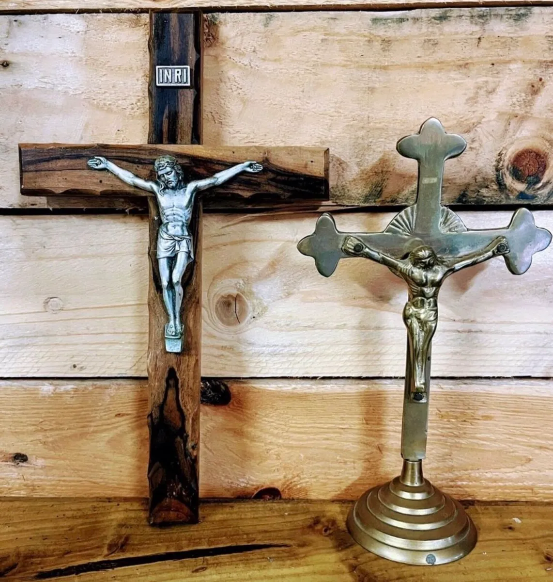 Two Vintage crucifixes - Image 1