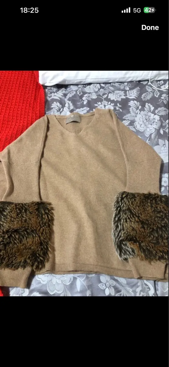Ladies stunning jumper size M €10 - Image 1