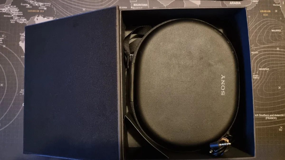 Sony WH-1000XM2 Headphones - Image 3