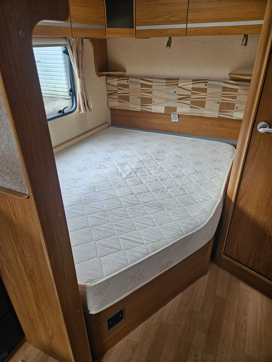 LIGHTWEIGHT  2010 end bed room BAILEY PAGEANT S 7 - Image 1