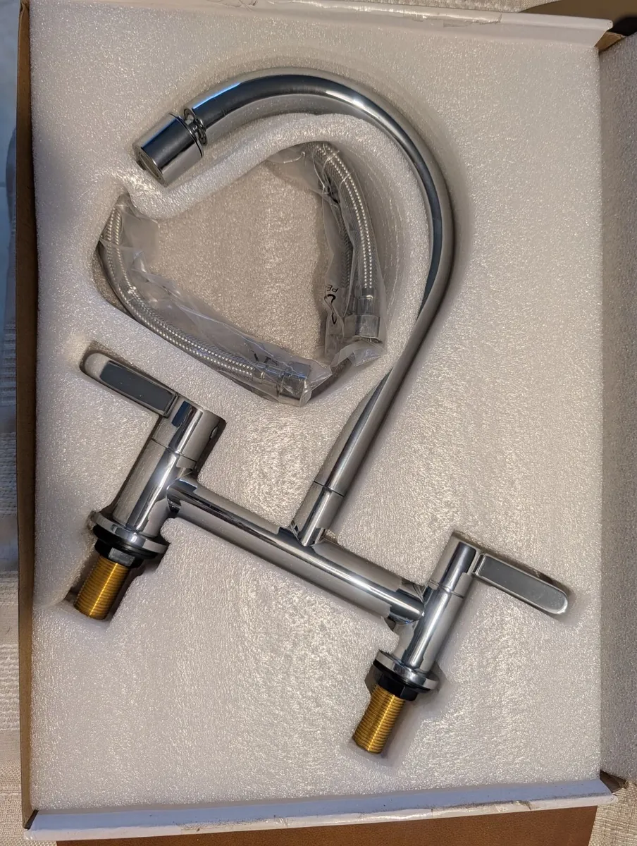 Brand New Modern Dual-Handle Kitchen Faucet (Chrom