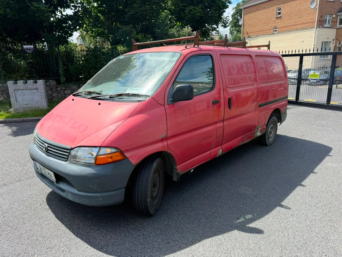 2005 Toyota hiace lwb cvrted for a full year - Image 3