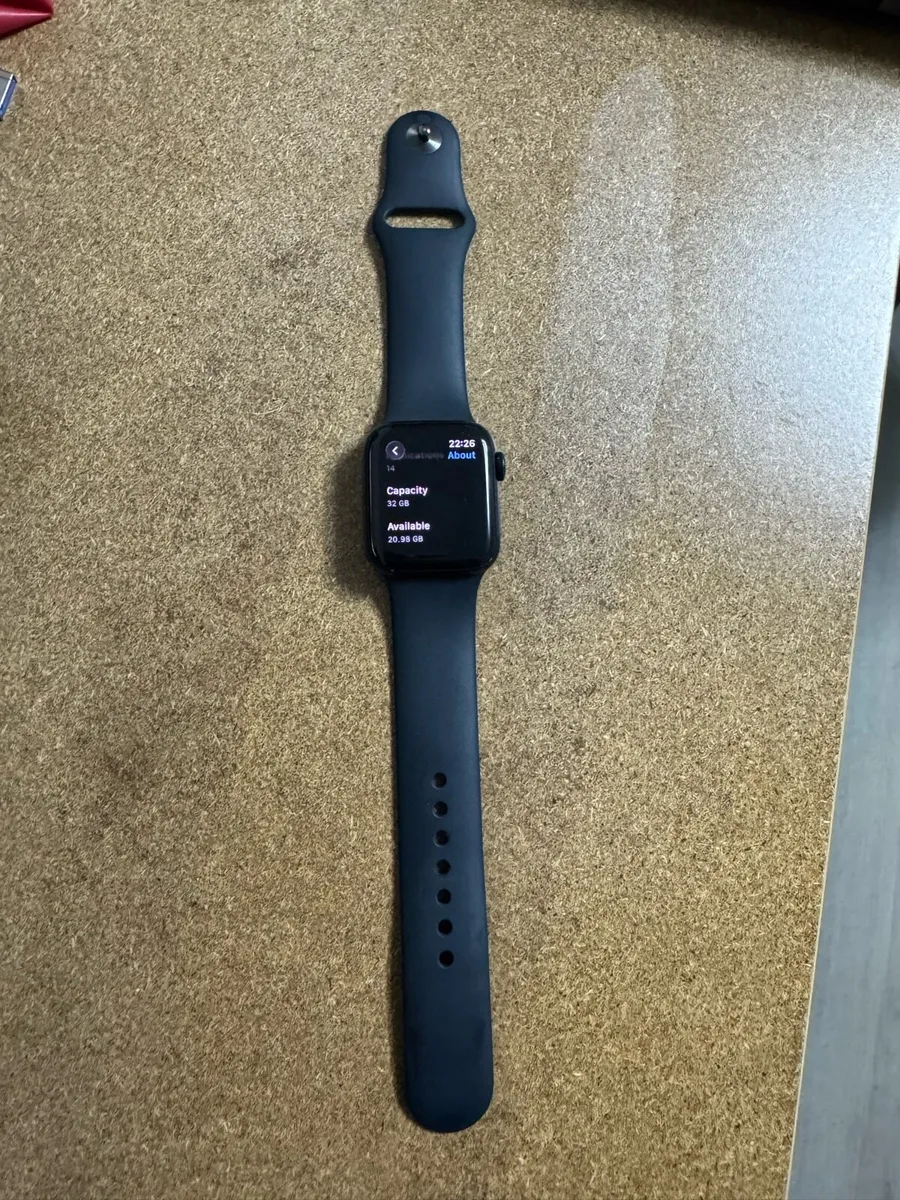 Apple Watch SE2 - great condition - Image 3