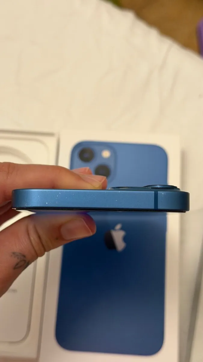 Apple iPhone 13 - 128GB - Blue - Unlocked - Image 4