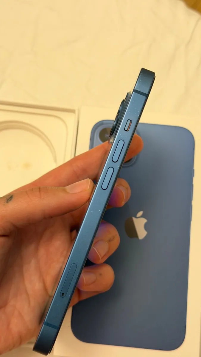 Apple iPhone 13 - 128GB - Blue - Unlocked - Image 3
