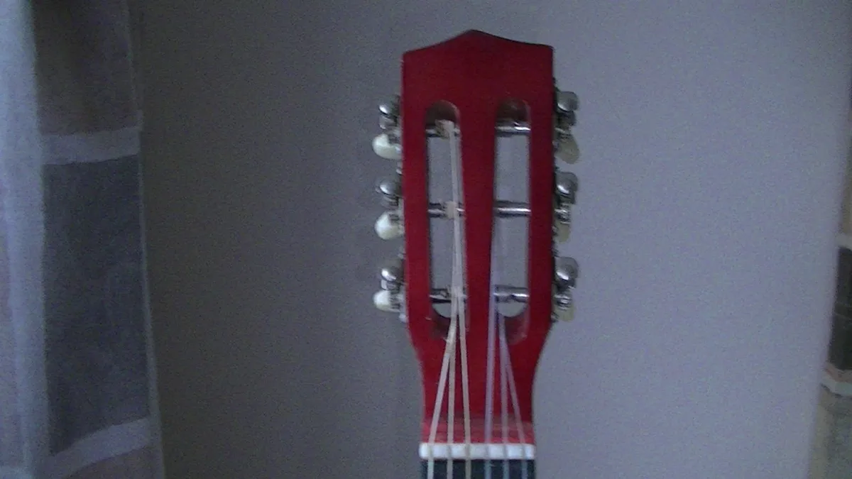 Burswood Small Child's Guitar - Image 4