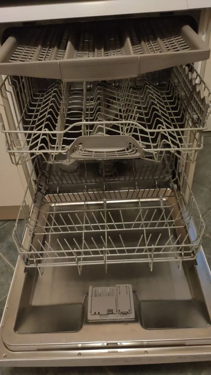 Dishwasher - Image 2