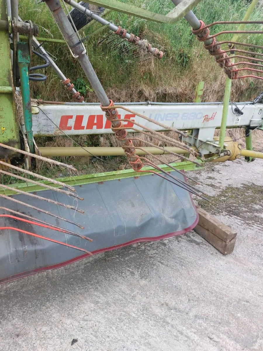 Claas 880 Rake - Image 1
