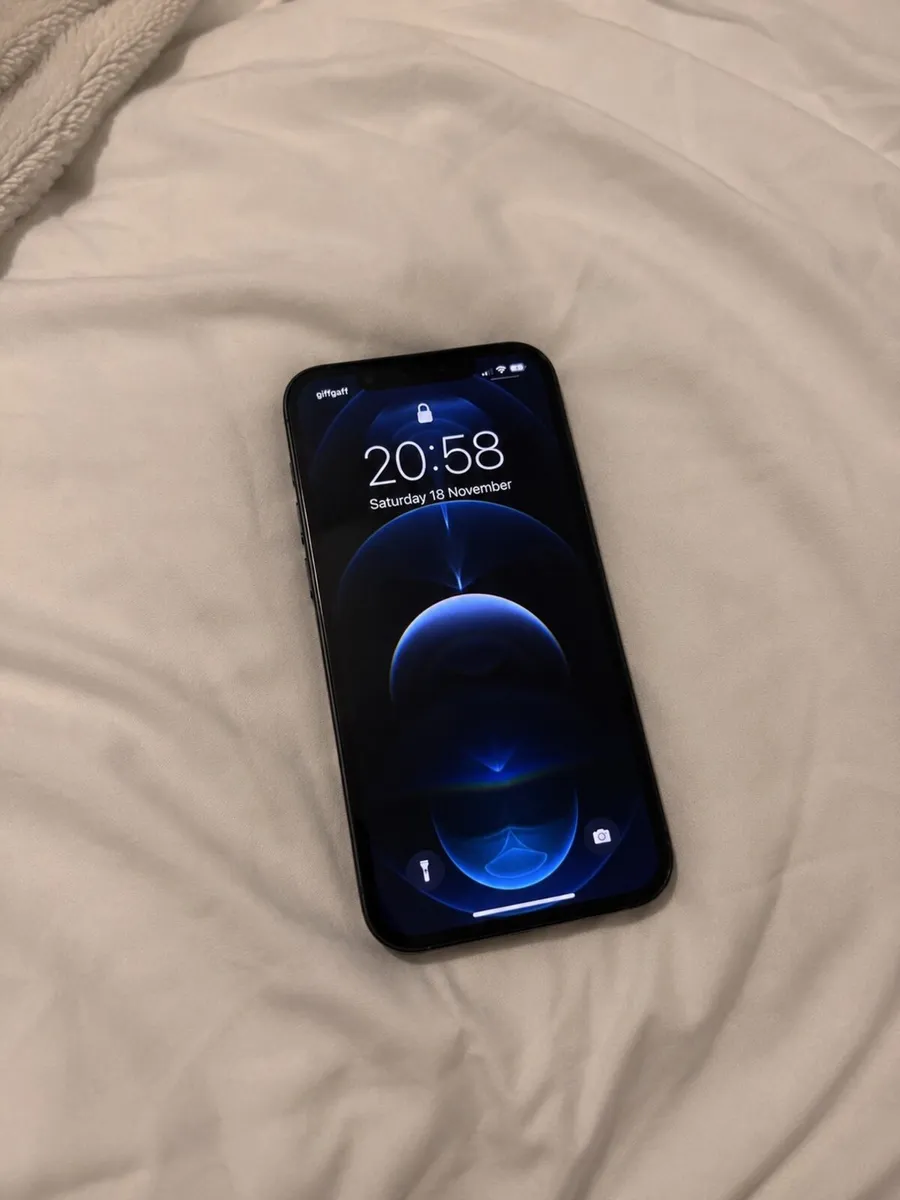 iPhone 13 - Image 2