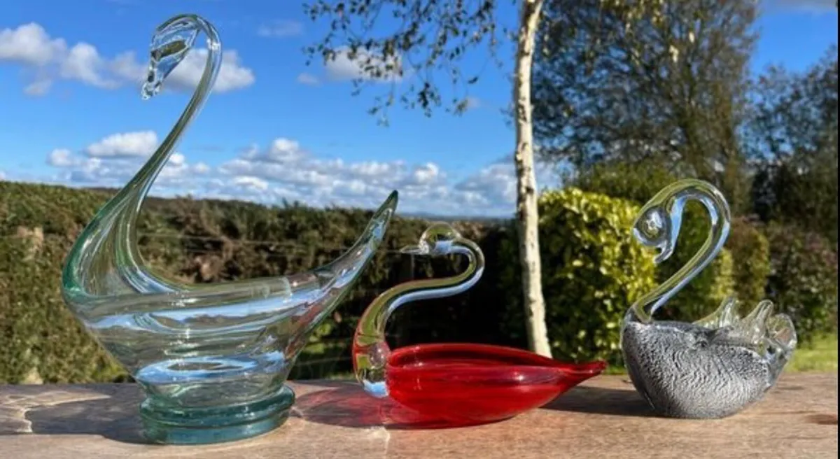 Three vintage glass swans - Image 3