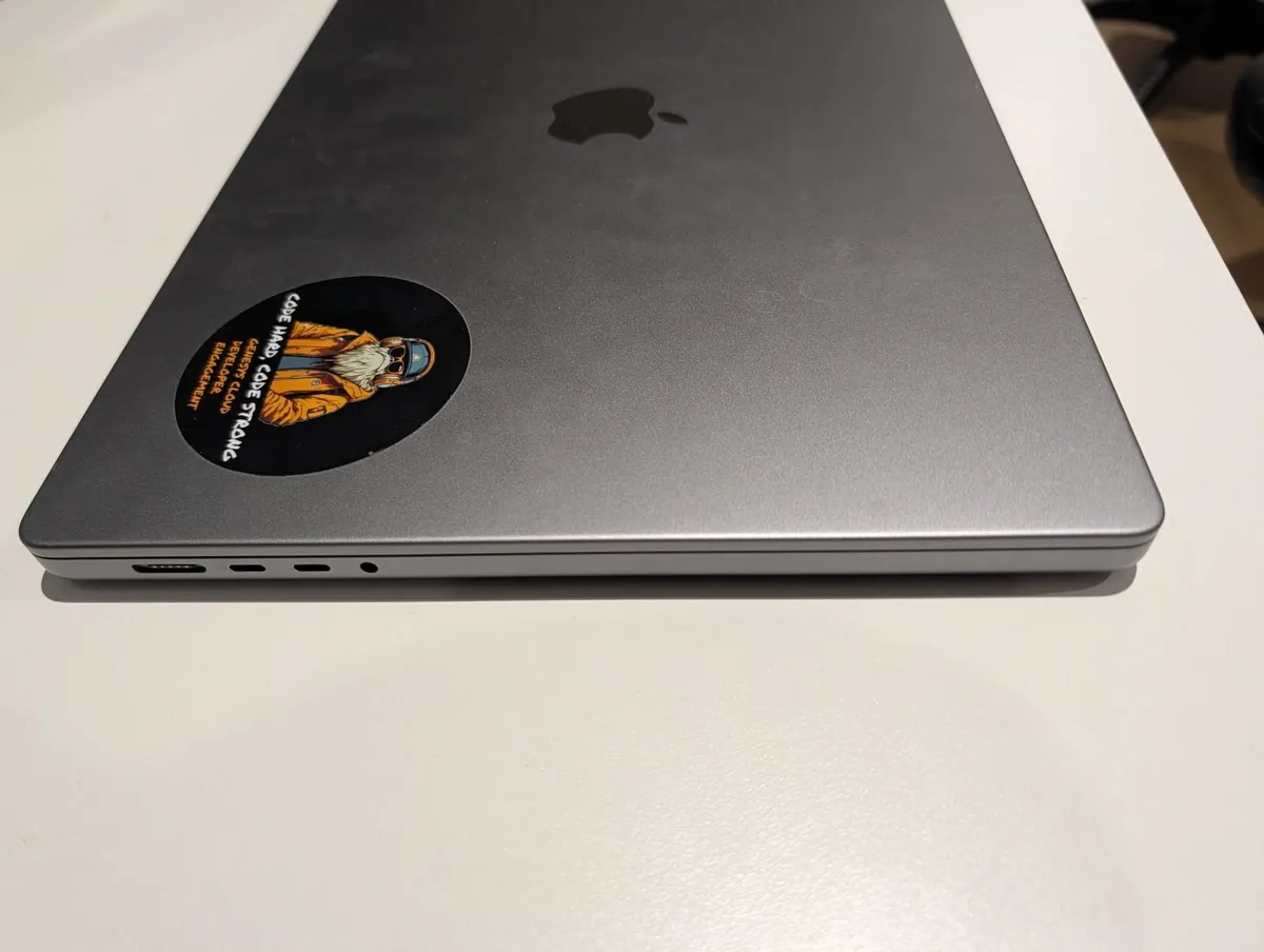 Macbook Pro 16" 16 GB 1TB SSD - Image 2