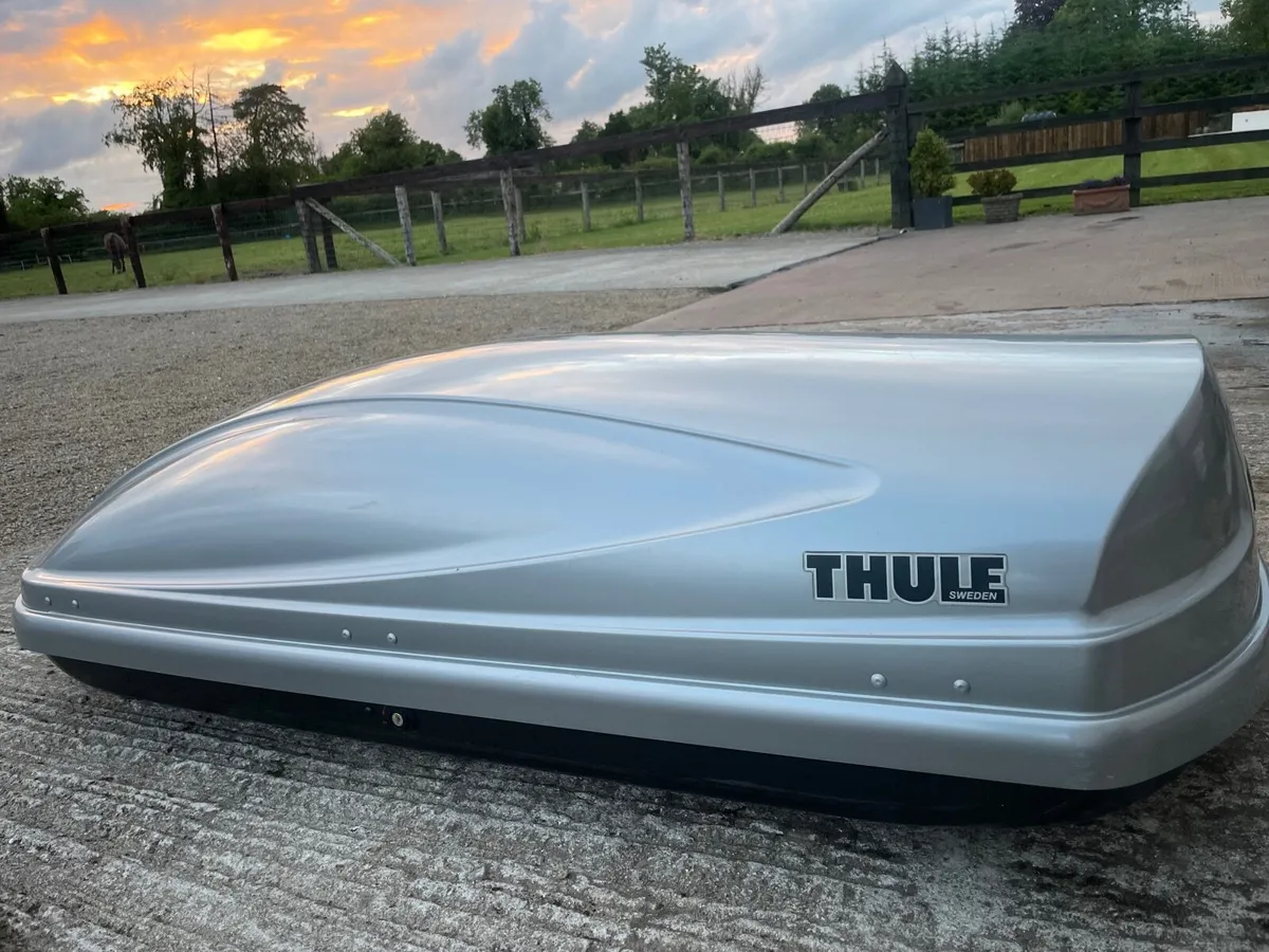 Car roof box - Image 1