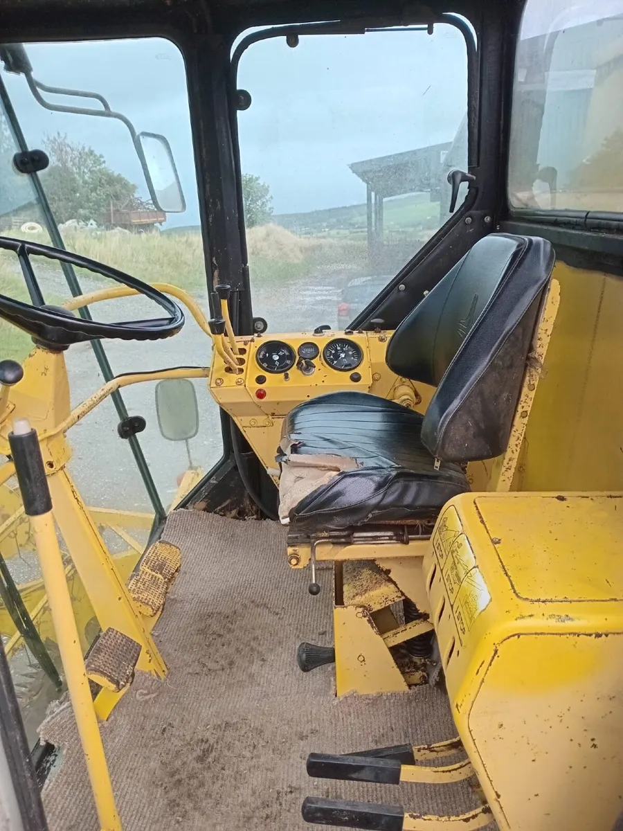 New Holland 1545 Combine - Image 2