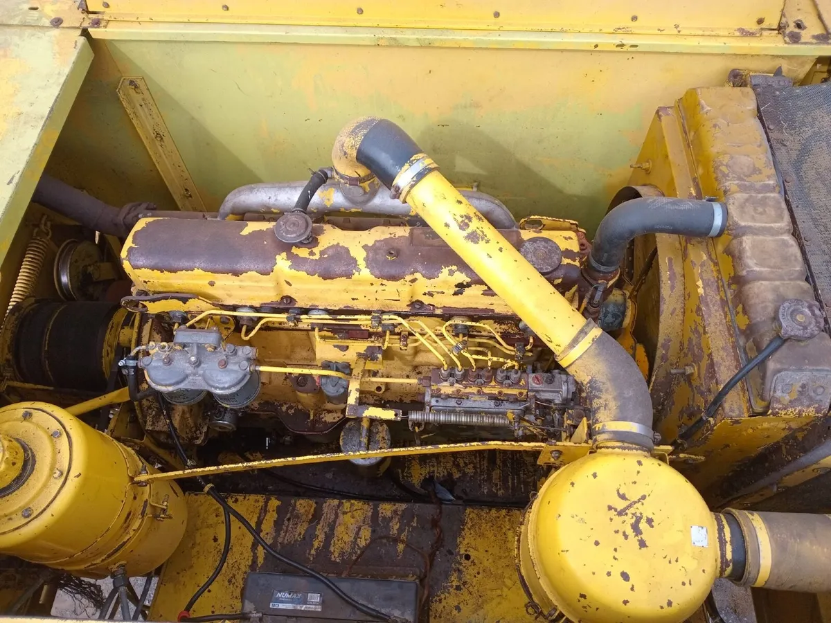 New Holland 1545 Combine - Image 4