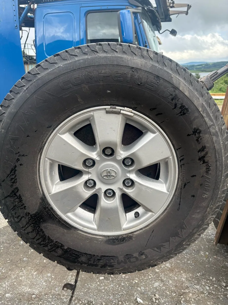 Toyota hilux for breaking - Image 3