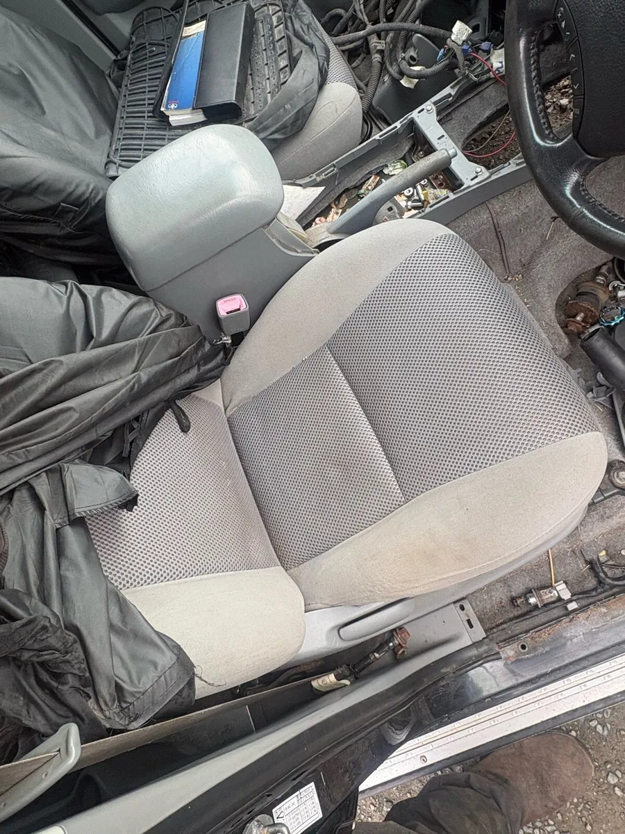 Toyota hilux for breaking - Image 4