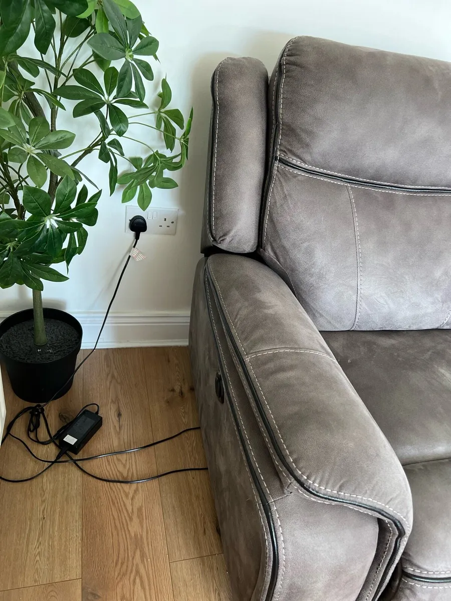 Electric Sofa Set (3+1+1) with Power Recliners - Image 2